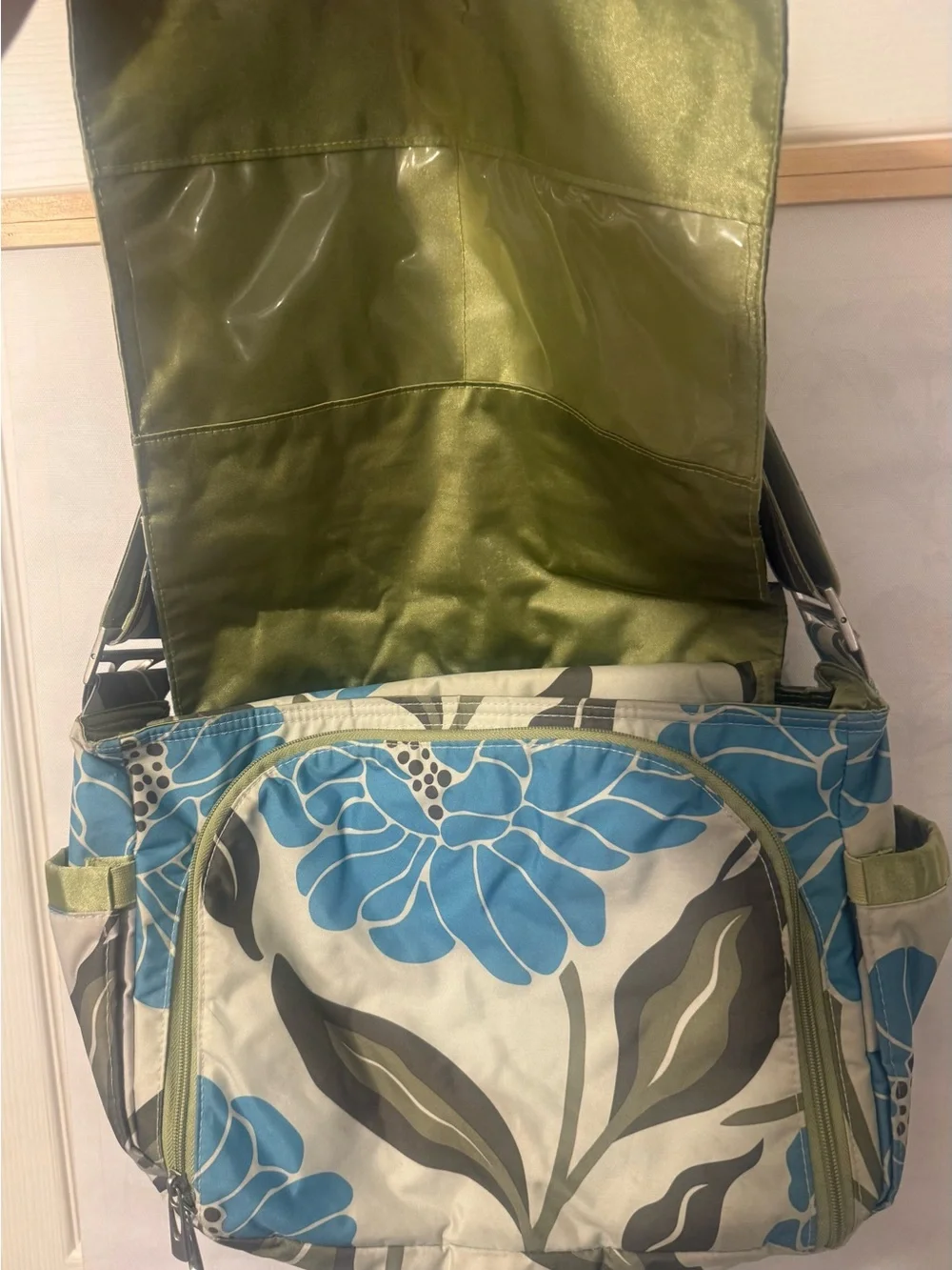 Ju-Ju-Be all diaper messenger bag in marvelous mums print